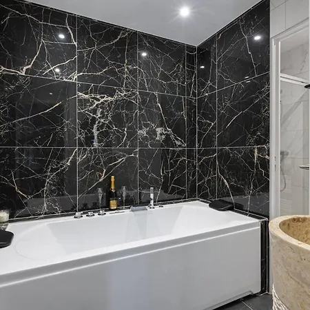 Deluxe Equipe - Hyper Centre Historique *